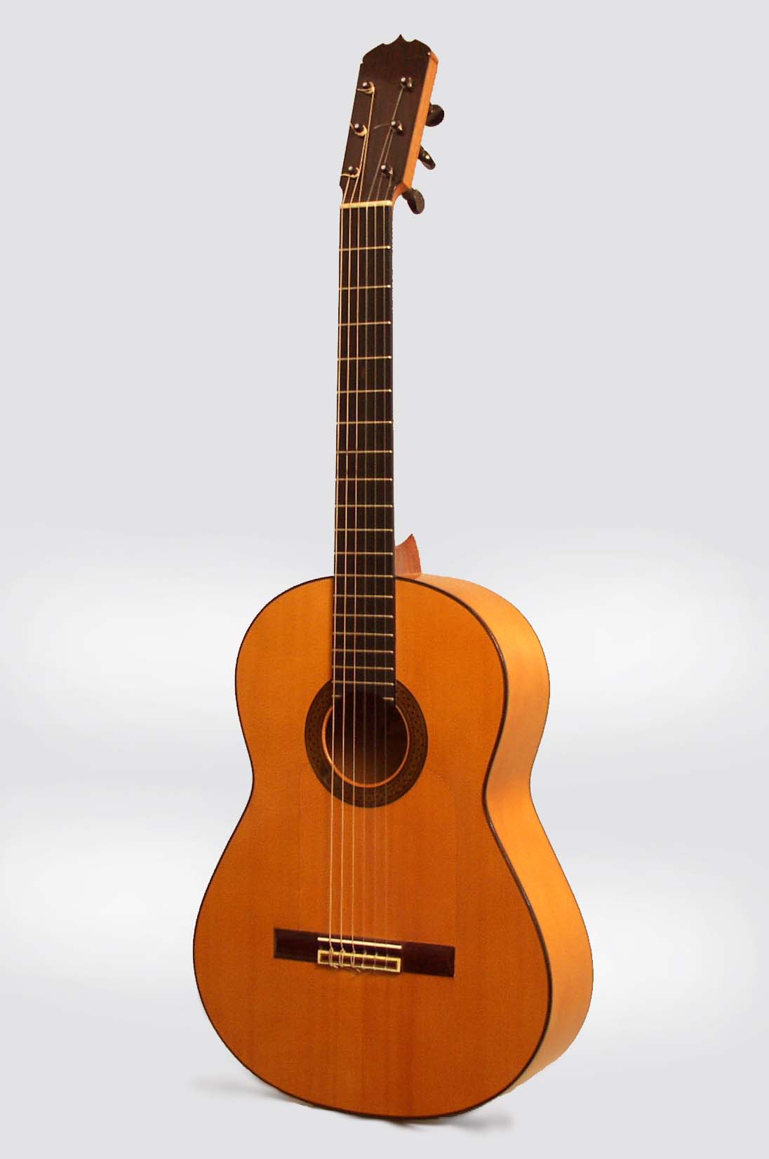 Jose Ramirez classical guitar 1952 - great piece of history - nice sounding  guitar + video!